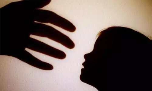 കു​ട്ടി​ക​ൾ​ക്കെ​തി​രെ അ​തി​ക്ര​മ​ങ്ങ​ൾ വ​ർ​ധി​ക്കു​ന്നു; ചൈ​ൽ​ഡ്​ ഹെ​ൽ​പ്​ ​ൈല​നി​ലേ​ക്ക് 2.39 കോ​ടി കോ​ളു​ക​ൾ