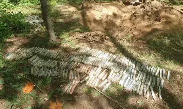 ക​ശ്​​മീ​രിൽ വൻ സ്​ഫോടക ശേഖരം കണ്ടെത്തി