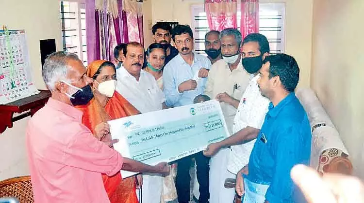 സുലൈമാെൻറ കുടുംബത്തിന് ധനസഹായം കൈമാറി സുലൈമാെൻറ കുടുംബത്തിന് ധനസഹായം കൈമാറി