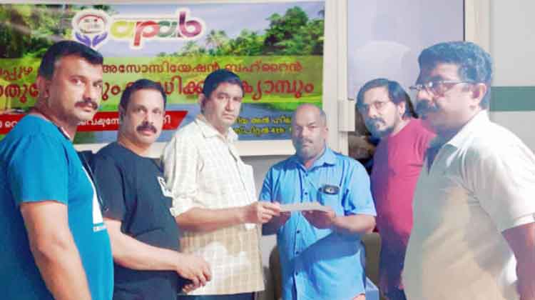 അജീന്ദ്രെൻറ കുടുംബ ധനസഹായം കൈമാറി അജീന്ദ്രെൻറ കുടുംബ ധനസഹായം കൈമാറി