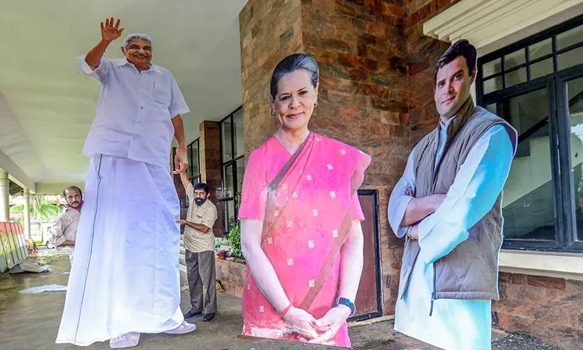 നാട്​ ഒരുങ്ങി; സ്​നേഹത്തിരക്കിലേക്ക്​ ഉമ്മൻ ചാണ്ടി