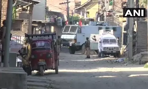 കശ്​മീരിൽ ഏറ്റുമുട്ടൽ; മൂന്നു തീവ്രവാദികളെ സൈന്യം വധിച്ചു; സി.ആർ.പി.എഫ്​ ജവാന്​ പരിക്ക്​