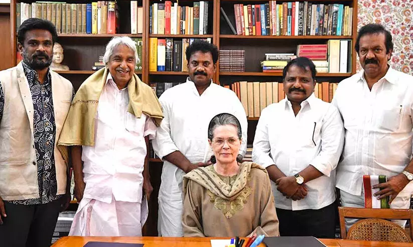 ഉ​മ്മ​ന്‍ ചാ​ണ്ടി: കേ​ര​ളം വി​ട്ട് ദേ​ശീ​യ ത​ല​ത്തി​ലേ​ക്ക്