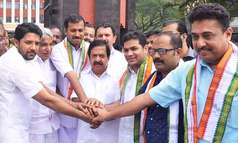 ഉ​മ്മ​ൻ ചാ​ണ്ടി എന്നും ജനങ്ങൾക്കൊപ്പം