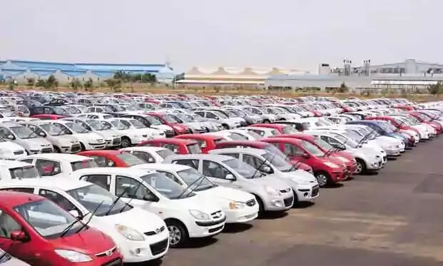 നികുതി കുറക്കുന്നതിനുപകരം ചിലവ്​ കുറച്ചാലൊ? വാഹന കമ്പനികൾക്ക്​ പുതിയ നിർദേശവുമായി കേന്ദ്രം