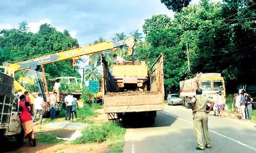vehicles removing from kolathur police station