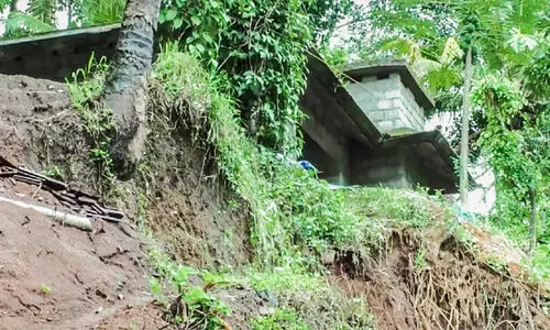 wall collpsed nedumkandam family