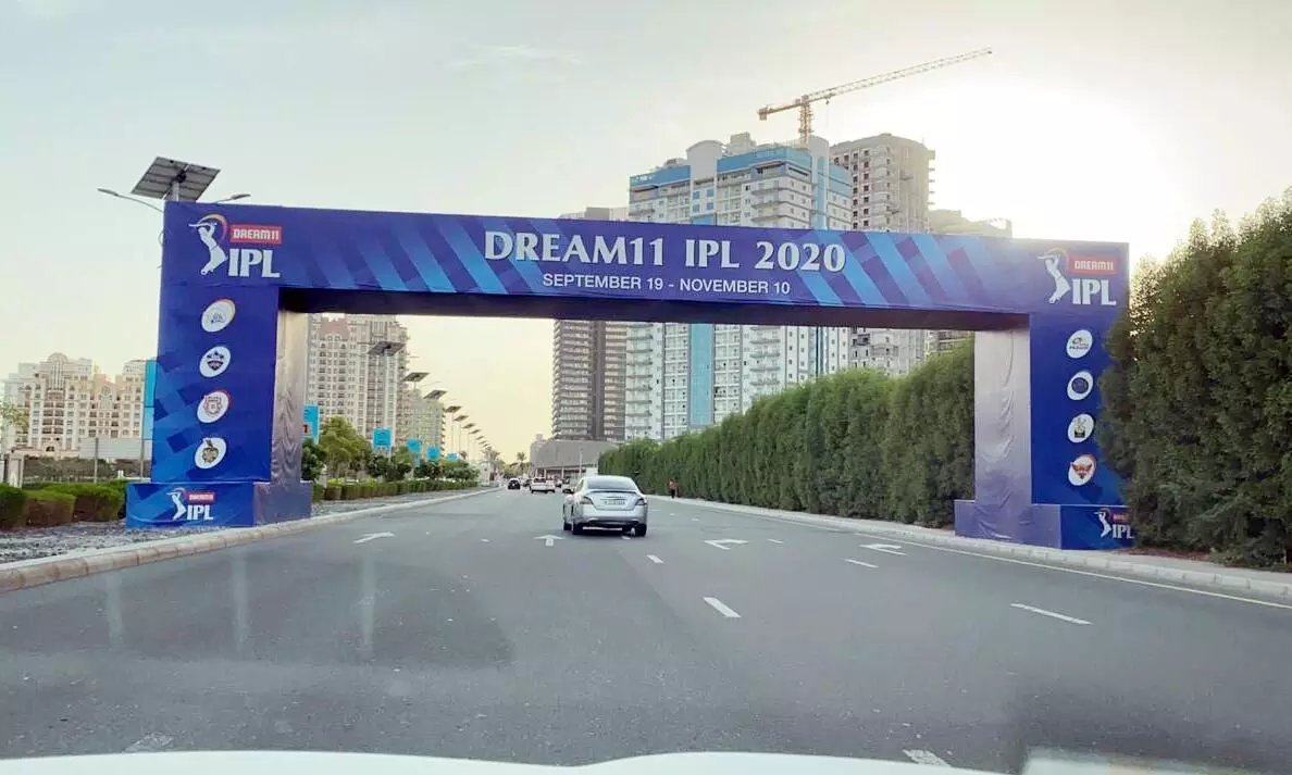 കോവിഡ്​ പോരാളികൾക്ക്​ ആദരമർപ്പിച്ച്​ ബാംഗ്ലൂർ