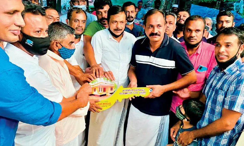 nasar manu hand over kanivinte melkura