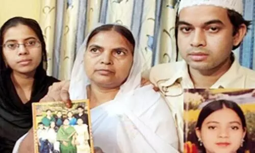 രാ​ഷ്​​ട്രീ​യ അ​തി​പ്ര​സ​ര​ത്തി​െ​ൻ​റ   ദു​ര​ന്ത​ങ്ങ​ൾ