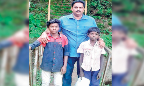 റഷീദലി മാഷ് കാടുകയറുന്നു, ആദിവാസി കുട്ടികൾക്ക് വഴികാട്ടാൻ