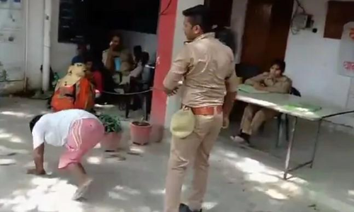 യു.പിയിൽ കാലില്ലാത്ത യുവാവിനോട്​ പൊലീസുകാര​െൻറ കണ്ണില്ലാ ക്രൂരത