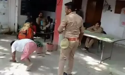 യു.പിയിൽ കാലില്ലാത്ത യുവാവിനോട്​ പൊലീസുകാര​െൻറ കണ്ണില്ലാ ക്രൂരത