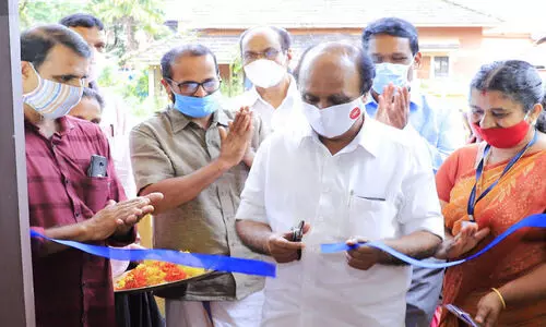 E Chandrasekaran inagurating janakeeya hotel in Kanhangad