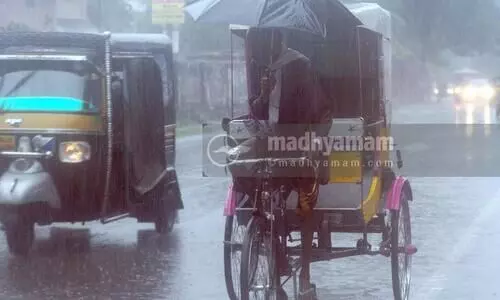 ഓറഞ്ച് അലർട്ട്: അപകട മേഖലകളിൽ നിന്ന് ആളുകളെ മാറ്റി താമസിപ്പിക്കും