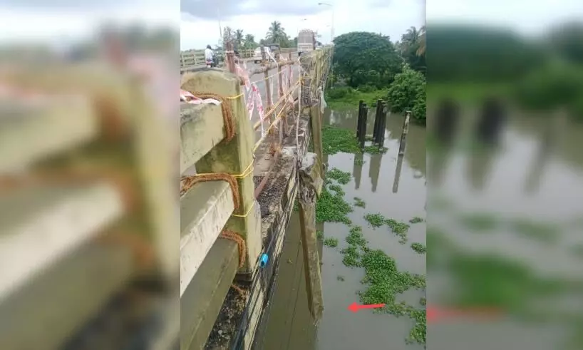 ഒടിഞ്ഞ തൂണുകൾ കായൽ യാത്രക്ക്​ ഭീഷണി