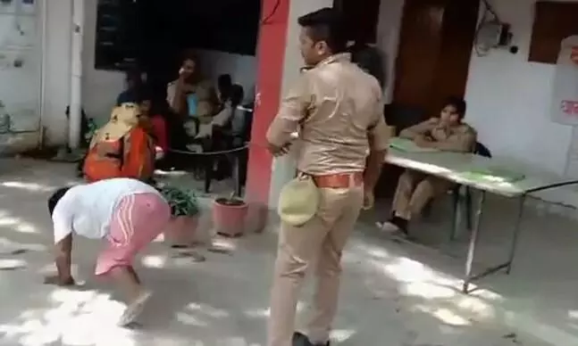 യു.പിയിൽ കാലില്ലാത്ത യുവാവിനോട്​ പൊലീസുകാര​െൻറ കണ്ണില്ലാ ക്രൂരത