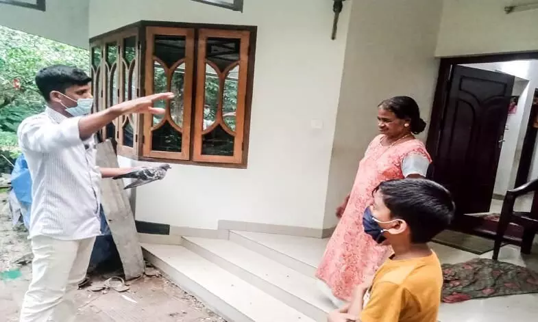 പൊന്നമ്മയുടെ പ്രാവിനെ രക്ഷിക്കാനുള്ള നിയോഗം ഫയർമാൻ ബിജുവിന്