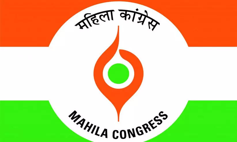 പോക്സോ കേസിൽ പ്രതിയായ പഞ്ചായത്തംഗത്തിെൻറ രാജിക്കായി മഹിള കോൺഗ്രസ് ധർണ പോക്സോ കേസിൽ പ്രതിയായ പഞ്ചായത്തംഗത്തിെൻറ രാജിക്കായി മഹിള കോൺഗ്രസ് ധർണ