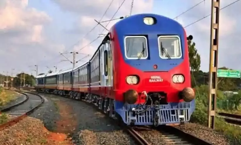 നേപ്പാളിന് രണ്ട് ട്രെയിനുകൾ കൈമാറി ഇന്ത്യ