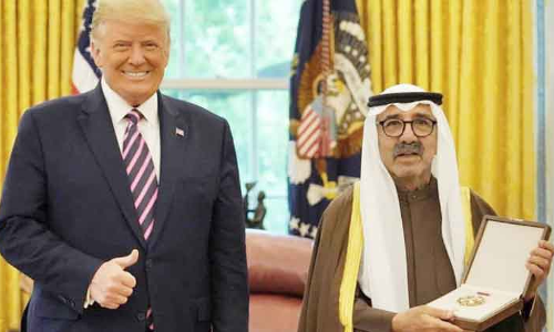 അ​മേ​രി​ക്ക​ൻ ബ​ഹു​മ​തി: കു​വൈ​ത്ത്​ അ​മീ​റി​ന്​ അ​ഭി​ന​ന്ദ​ന പ്ര​വാ​ഹം