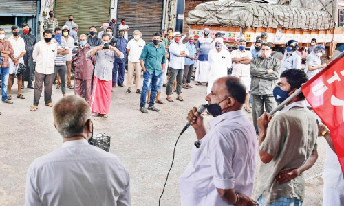 വ​ലി​യ​ങ്ങാ​ടി​യി​ൽ ക​മ്മാ​ലി പ​ണി​മു​ട​ക്ക്​
