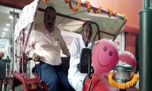 30 വർഷംകൊണ്ട്​ മൂന്ന്​ കിലോമീറ്റർ കനാൽ നിർമിച്ച കർഷകന്​ ട്രാക്​ടർ സമ്മാനിച്ച്​ മഹീന്ദ്ര