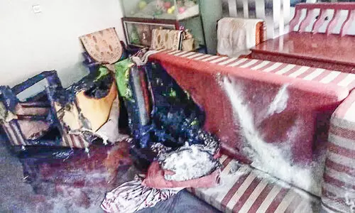 എലത്തൂരിൽ അടച്ചിട്ട വീട്ടിൽ തീപിടിത്തം