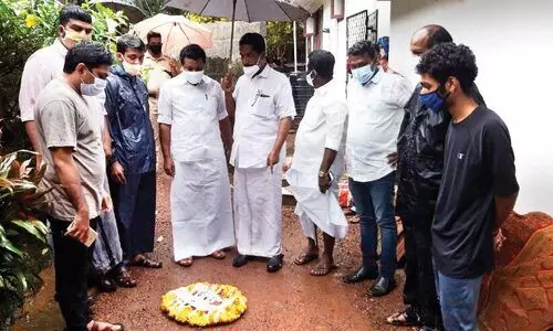 നി​െൻറ നാ​ളു​ക​ൾ എ​ണ്ണ​പ്പെ​ട്ടു; കണ്ണൂരിൽ കെ.​എ​സ്‌.​യു നേ​താ​വി​െൻറ വീ​ട്ടി​ൽ റീ​ത്ത് ​െവ​ച്ചു