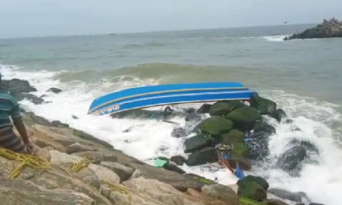 വള്ളം മറിഞ്ഞ് ഒരാളെ കടലില്‍ കാണാതായി