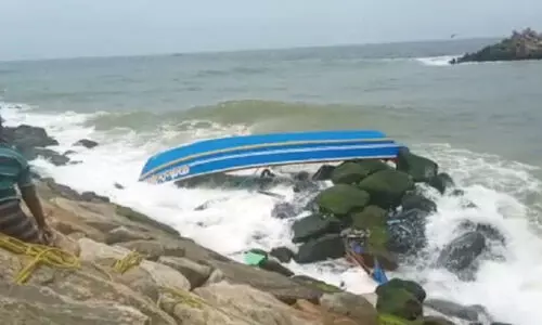 വള്ളം മറിഞ്ഞ് ഒരാളെ കടലില്‍ കാണാതായി