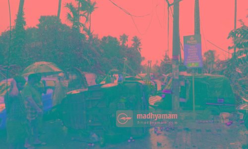 എടത്തലയിൽ കാറ്റിൽ വൻ നാശം; വാഹനങ്ങൾ തലകീഴായി മറിഞ്ഞു
