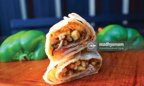 പ​നീ​ർ ചി​ല്ലി റോ​ൾ