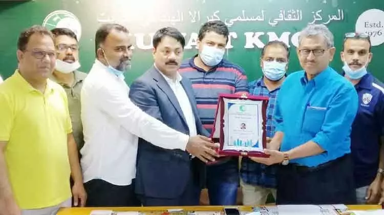 യൂ​സു​ഫി​ന്​​ യാ​ത്ര​യ​യ​പ്പ്​ ന​ൽ​കി കെ.​എം.​സി.​സി