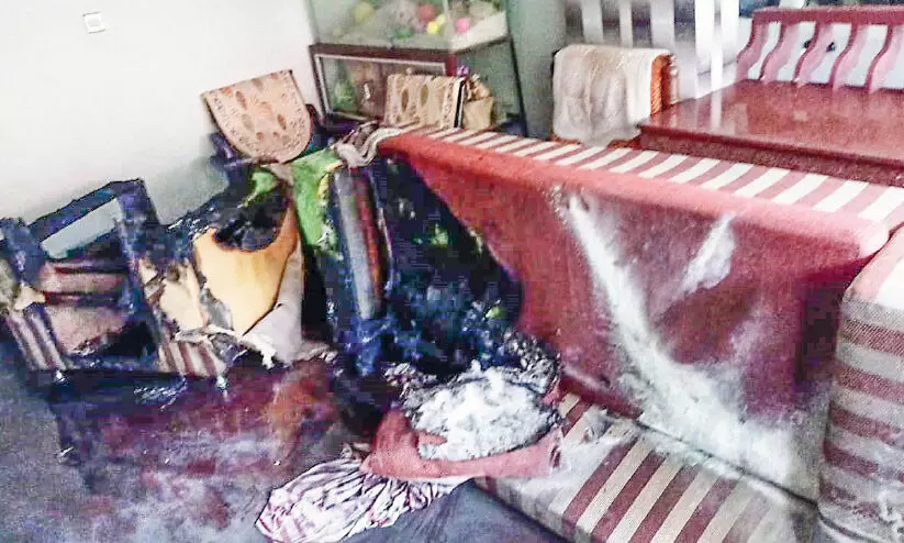 എലത്തൂരിൽ അടച്ചിട്ട വീട്ടിൽ തീപിടിത്തം