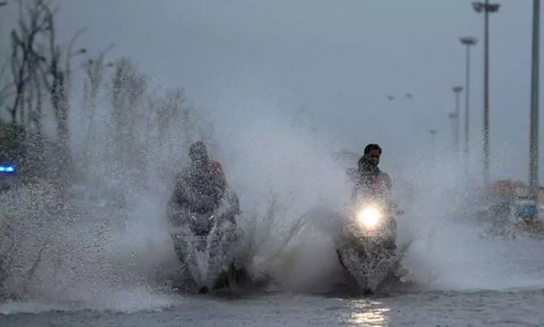 നാല് ജില്ലകളിൽ റെഡ് അലർട്ട്; സജ്ജമാകാൻ കേന്ദ്ര സേനകൾക്ക് നിർദേശം നാല് ജില്ലകളിൽ റെഡ് അലർട്ട്; സജ്ജമാകാൻ കേന്ദ്ര സേനകൾക്ക് നിർദേശം
