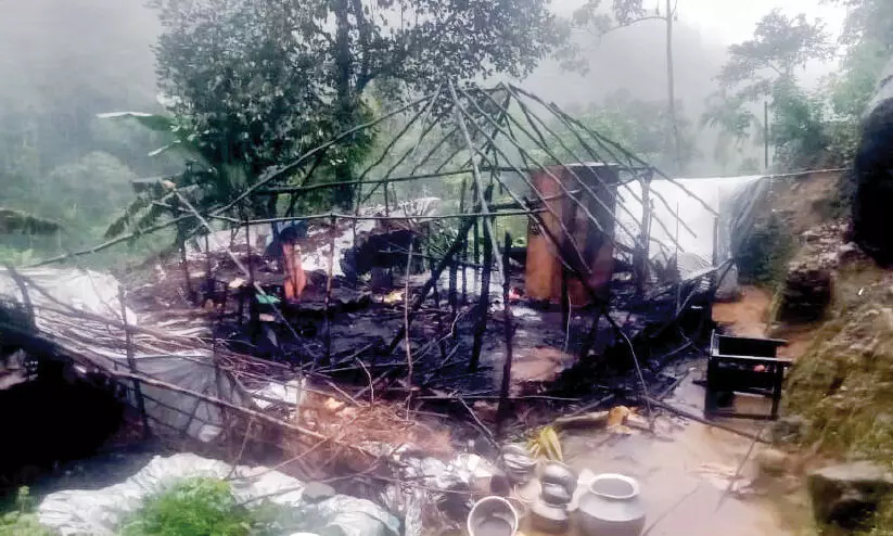 തീനാളം കവർന്ന വസന്ത​െൻറ വീട്ടിലേക്ക്​ കാരുണ്യ സ്പർശവുമായി പൊലീസും വ്യാപാരികളും