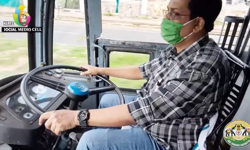 അപ്പൊ ക്ലച്ച് ഇടുമ്പോൾ ഗിയർ അമർത്തണം അല്ലേ; കെ.എസ്.ആർ.ടി.സി എം.ഡിയുടെ ബസ് ഓട്ടം വൈറൽ