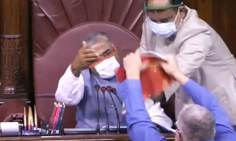 കാർഷിക ബിൽ പാസായി; രാജ്യസഭയിൽ പ്രതിപക്ഷ ബഹളം, ബിൽ കീറിയെറിഞ്ഞു