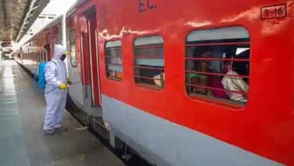 പിന്നാലെയല്ല, ക്ലോൺ ട്രെയിൻ മുെമ്പത്തും പിന്നാലെയല്ല, ക്ലോൺ ട്രെയിൻ മുെമ്പത്തും