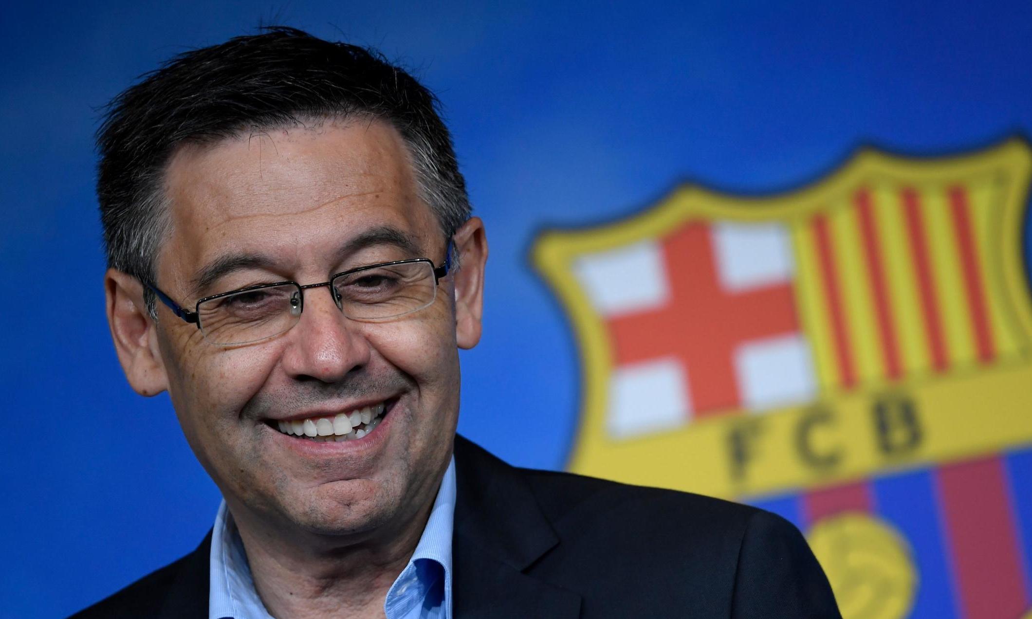 ഒപ്പുശേഖരണവുമായി 20,000 അംഗങ്ങൾ; രാജിയില്ലെന്ന് ഉറപ്പിച്ച് ബാഴ്സലോണ പ്രസിഡൻറ് ഒപ്പുശേഖരണവുമായി 20,000 അംഗങ്ങൾ; രാജിയില്ലെന്ന് ഉറപ്പിച്ച് ബാഴ്സലോണ പ്രസിഡൻറ്