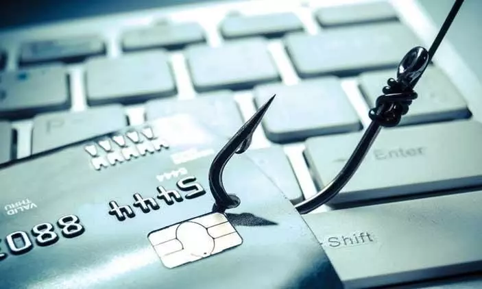 ഒാൺലൈൻ സുഹൃത്തിന് കേരളത്തിൽ വരാൻ മോഹം; യുവാവിന് നഷ്ടമായത് ഒന്നര ലക്ഷം ഒാൺലൈൻ സുഹൃത്തിന് കേരളത്തിൽ വരാൻ മോഹം; യുവാവിന് നഷ്ടമായത് ഒന്നര ലക്ഷം