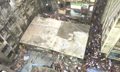 മുംബൈയിൽ ബഹുനില കെട്ടിടം തകർന്ന് പത്ത് മരണം; നിരവധി പേർ കുടുങ്ങി കിടക്കുന്നു