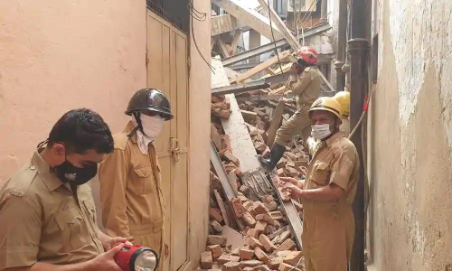 ഡൽഹിയിൽ നിർമാണത്തിലിരുന്ന ബഹുനിലകെട്ടിടം തകർന്നു; ഒരാൾക്ക്​ പരിക്ക്​