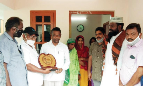 പൊ​ഴി​യൂ​ർ മു​സ്​​ലിം ജ​മാ​അ​ത്ത്​ വീ​ട്​ നി​ർ​മി​ച്ചു​ന​ൽ​കി