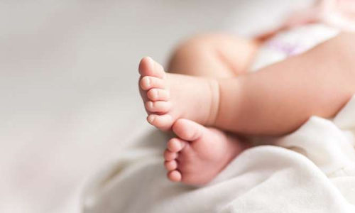 പ്രായപൂർത്തിയാകാത്ത പെൺകുട്ടി പ്രസവിച്ച കുഞ്ഞ്​ മരിച്ചു;  െപാ​ലീ​സ് കേ​സെ​ടു​ത്തു