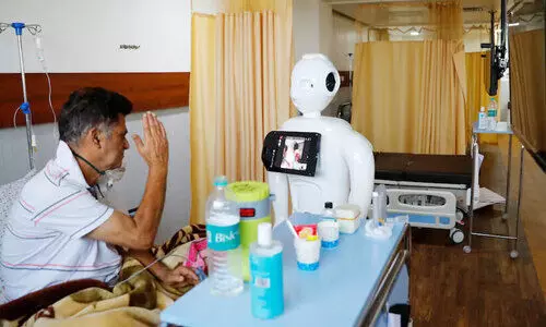 കോവിഡ്​ രോഗികളെ സഹായിക്കുന്ന റോബോട്ട്​ കുഞ്ഞപ്പൻ​