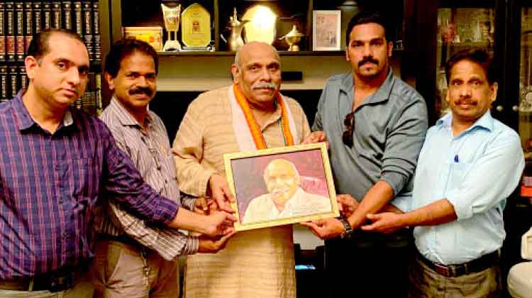 കെ.പി.സി.സി നിർവാഹക സമിതി അംഗം അഹമ്മദ് പുളിക്കലിനെ ആദരിച്ചു കെ.പി.സി.സി നിർവാഹക സമിതി അംഗം അഹമ്മദ് പുളിക്കലിനെ ആദരിച്ചു