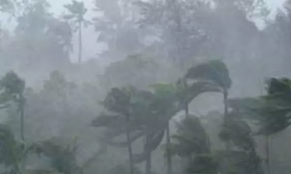 അതിതീവ്ര മഴ തുടരും; ഇന്ന് പത്ത് ജില്ലകളില് ഓറഞ്ച് അലര്ട്ട് അതിതീവ്ര മഴ തുടരും; ഇന്ന് പത്ത് ജില്ലകളില് ഓറഞ്ച് അലര്ട്ട്