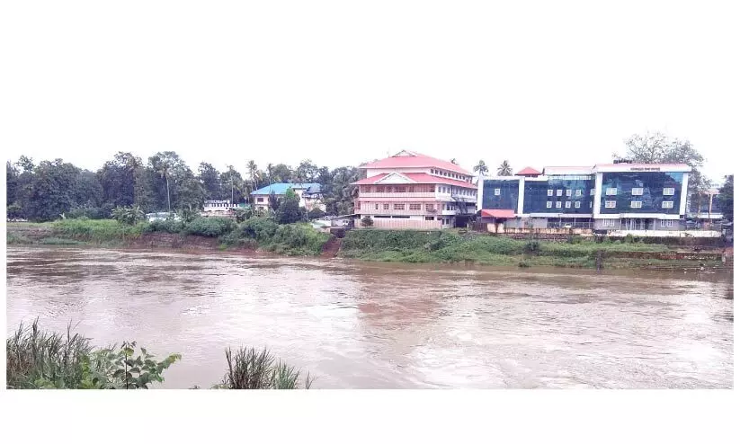 മൂവാറ്റുപുഴ ആറിൽ ജലനിരപ്പ് ഉയർന്നു